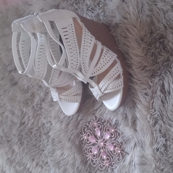 Woman new sandals size 7.5 wedge - Picture 5 of 7